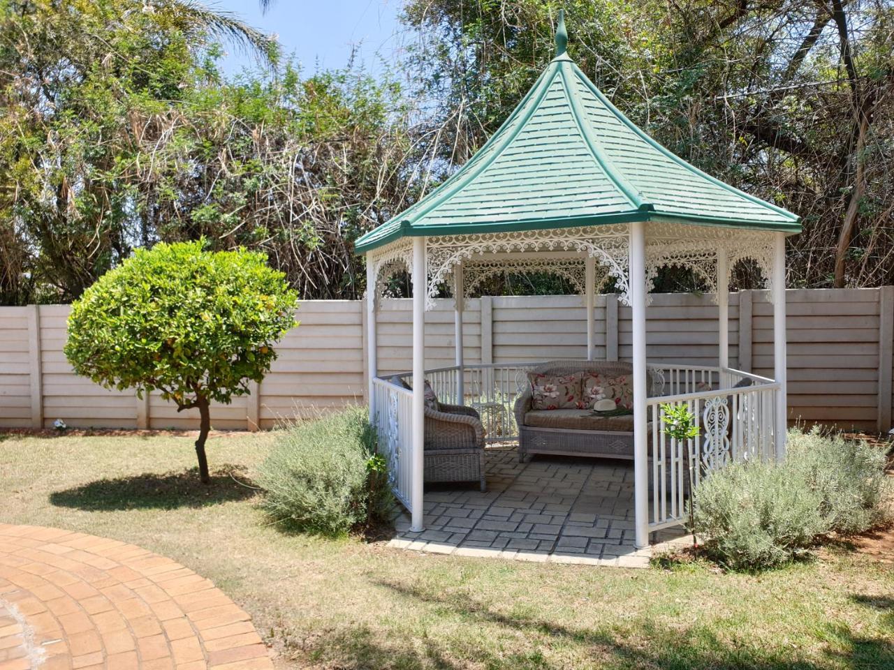 新公寓酒店 Pretoria-Noord 外观 照片